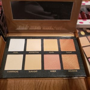 A 125$ new makeup bundle never used for just 90$